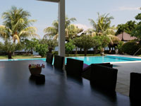 bali strand villa cymopoleia outdoor dining