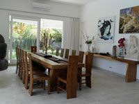 bali strand villa cymopoleia esszimmer